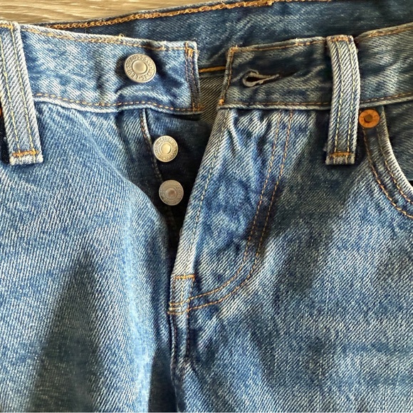 Levi's 501 T Rose Embroidered Distressed Cropped Taper Denim jeans - Picture 9 of 10